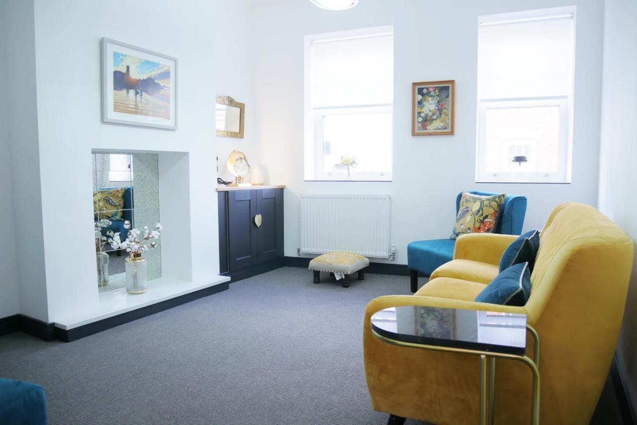 הולט One Bedroom Luxury Ground Floor Apartment With Parking In Heart Holt מראה חיצוני תמונה