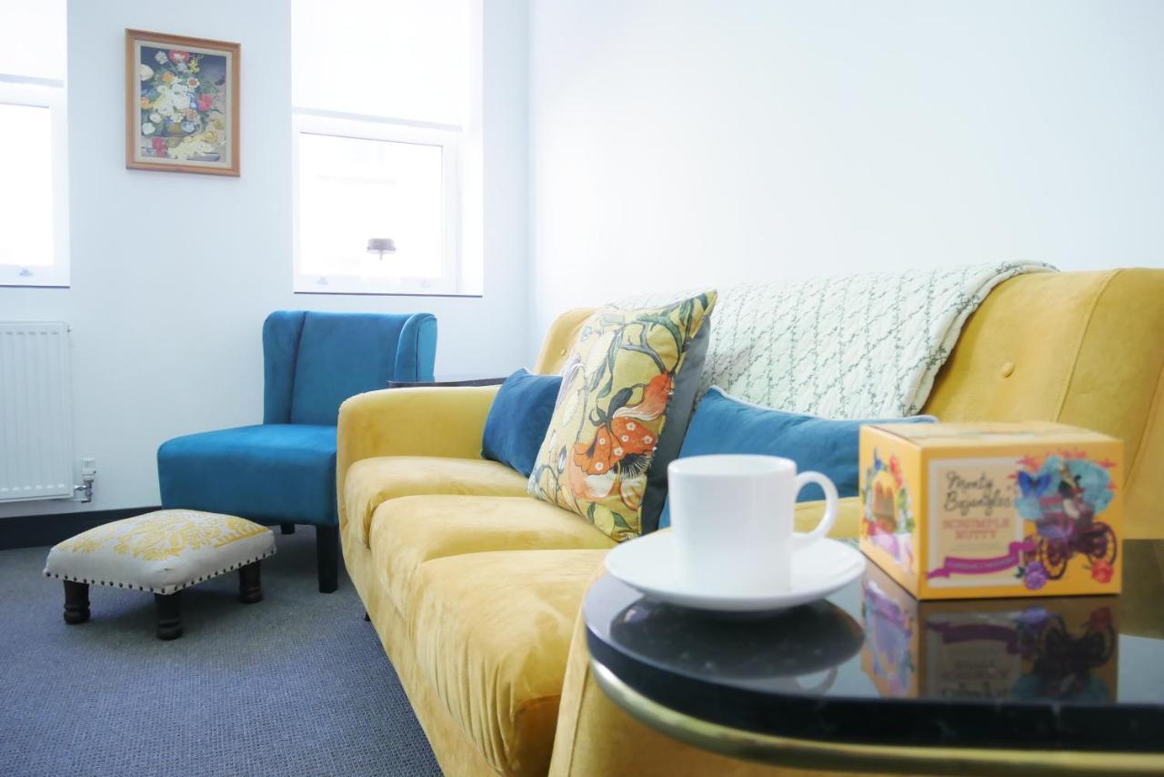 הולט One Bedroom Luxury Ground Floor Apartment With Parking In Heart Holt מראה חיצוני תמונה